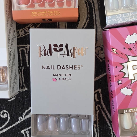 Red Aspen Press-On Nails Set - Multi-Color Collection - Picture 3 of 6